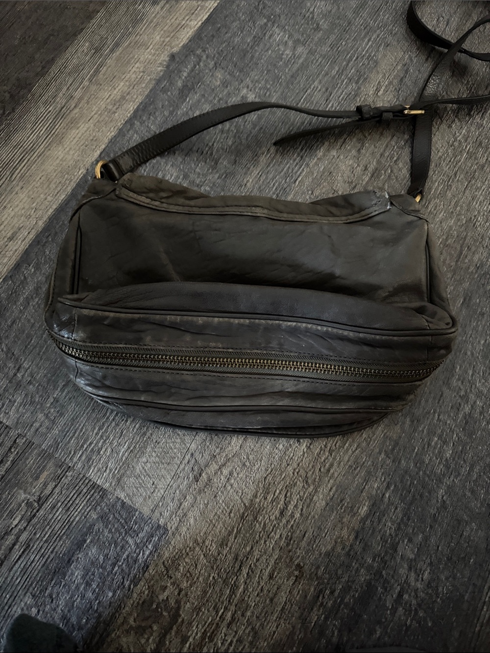 Marc By Marc Jacobs Black Textured Leather Shoulder Bag | imperfections galore - Picture 4 of 7